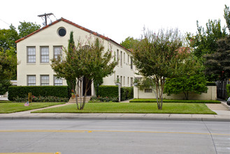 Palm Court Apartments in University Park, TX - Building Photo - Building Photo