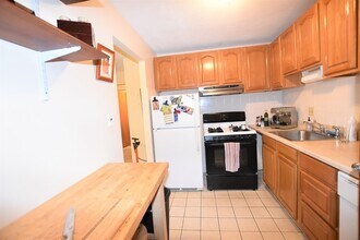 33 Cogswell Ave in Cambridge, MA - Building Photo - Building Photo