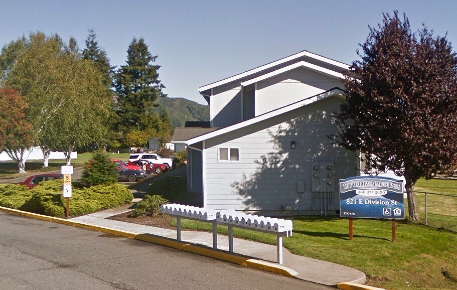 821 E Division St in Forks, WA - Building Photo