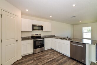 737 Hillview Lp in Haines City, FL - Building Photo - Building Photo