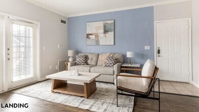 9835 Fredericksburg Rd, Unit 423 in San Antonio, TX - Building Photo - Building Photo