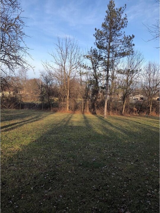 3156 S Center Rd in Burton, MI - Foto de edificio