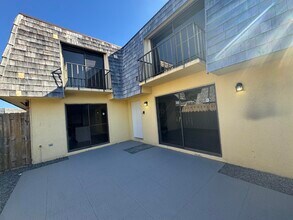 172 Lake Arbor Dr in Palm Springs, FL - Building Photo - Building Photo