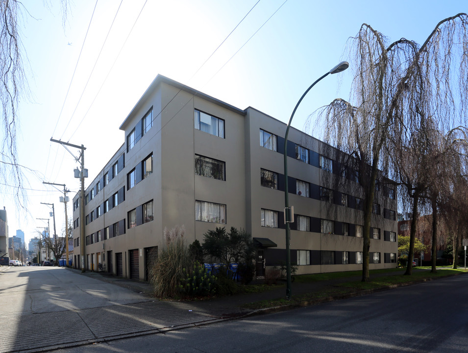 Park Strand Apartments in Vancouver, BC - Building Photo