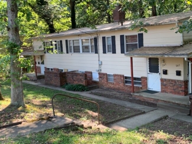 241 Waddell Cir in Oak Ridge, TN - Foto de edificio - Building Photo