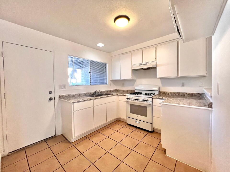 1128 Oxford Dr in Redlands, CA - Building Photo