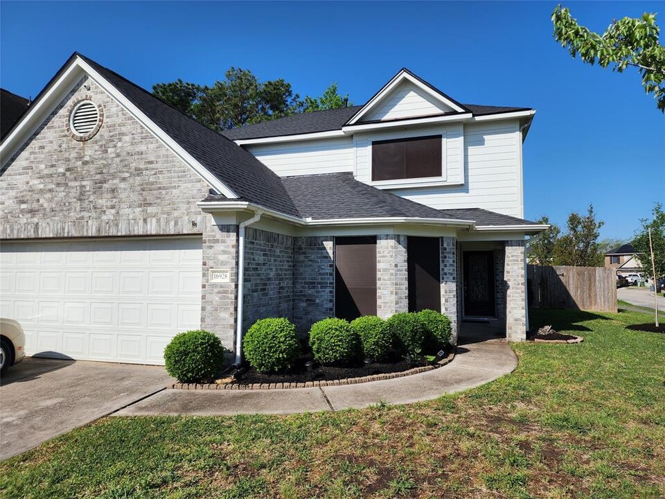 16928 Valiant Oak St in Conroe, TX - Building Photo