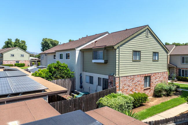 1158 Denver LN in El Cajon, CA - Foto de edificio - Building Photo