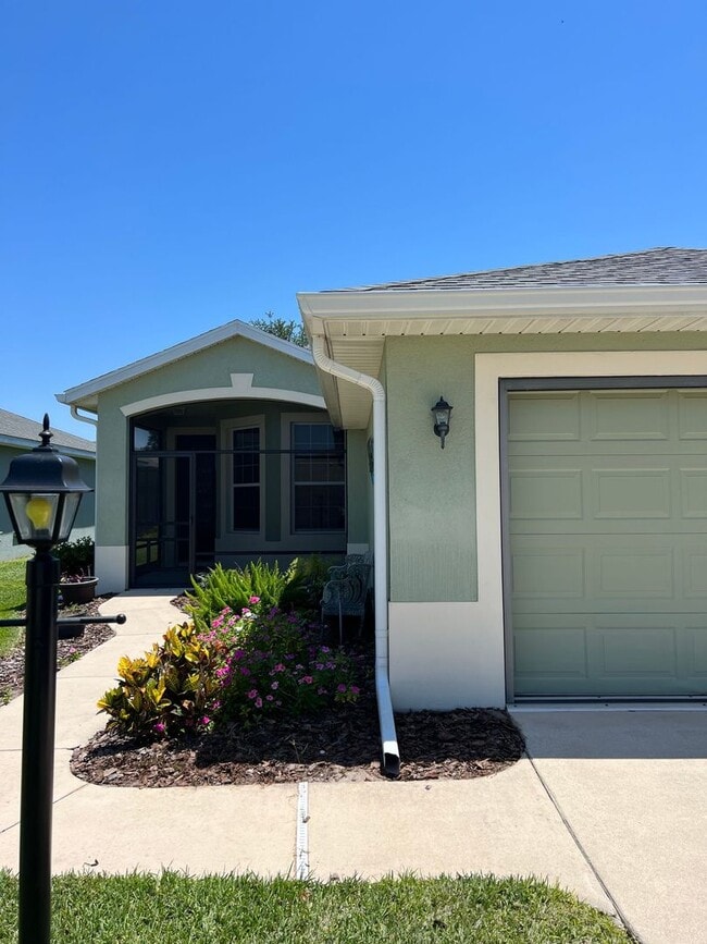 27138 Nostalgia Dr in Leesburg, FL - Building Photo - Building Photo