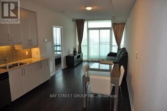 33-4233 Bay St. in Toronto, ON - Building Photo - Building Photo