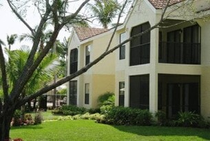 2118 Arbour Walk Cir in Naples, FL - Building Photo