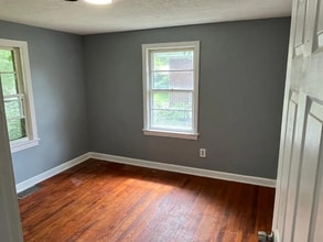 4433 Lynnview Dr in Louisville, KY - Foto de edificio - Building Photo