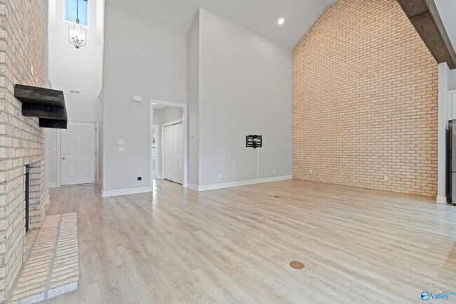 1032 Cresent Falls in Huntsville, AL - Building Photo - Building Photo