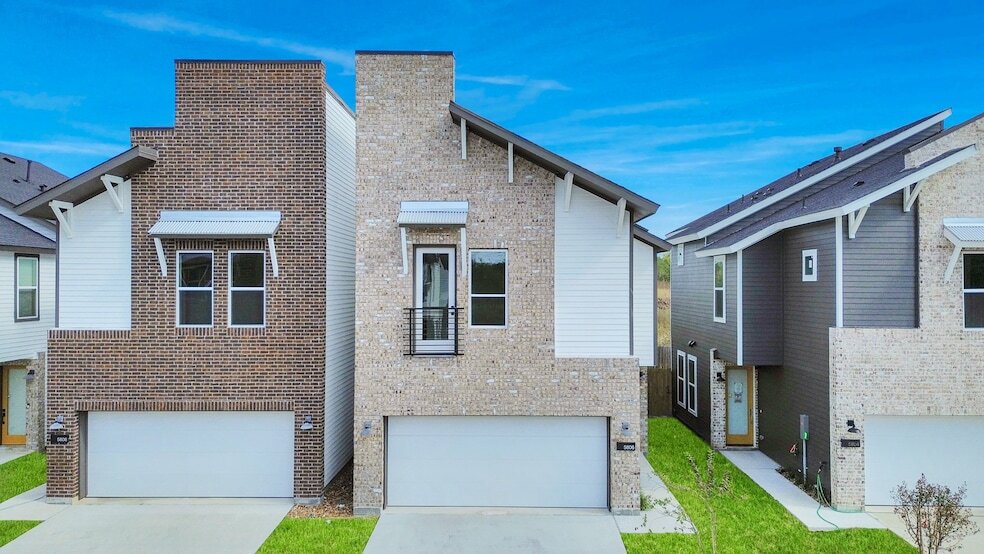 5806 Francis Oak Ln in Houston, TX - Foto de edificio