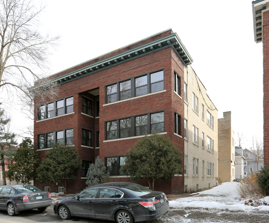 2401 Girard Ave S in Minneapolis, MN - Building Photo