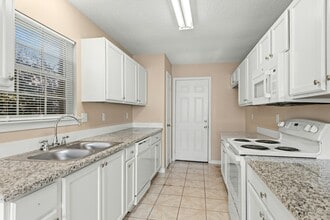 2205 Greenwood Dr in La Place, LA - Building Photo - Building Photo