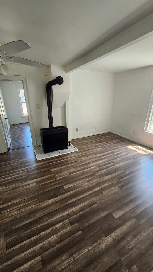 131 Hoyt St, Unit Lower in Dunkirk, NY - Building Photo - Building Photo