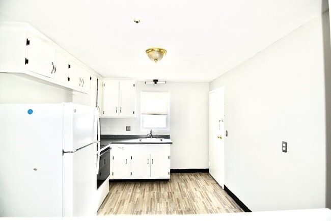 18 Essex St, Unit 4