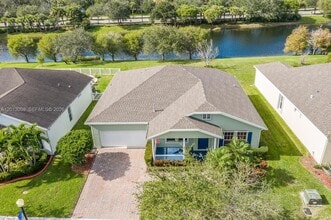 10671 SW Waterway Ln in Port St. Lucie, FL - Building Photo - Building Photo