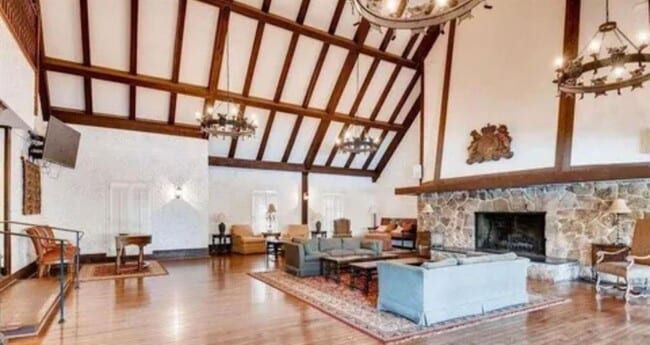 6851 Roswell Rd in Sandy Springs, GA - Building Photo - Building Photo