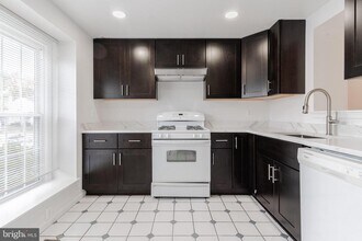 14405 Black Horse Ct in Centreville, VA - Building Photo - Building Photo