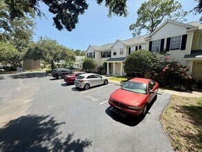 13706 Forest Lake Dr in Largo, FL - Building Photo - Building Photo