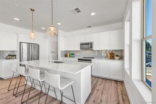 2899 W 52nd Ave, Unit 301 in Denver, CO - Building Photo