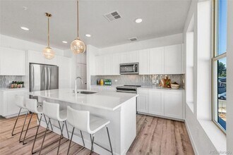 2899 W 52nd Ave, Unit 301 in Denver, CO - Foto de edificio - Building Photo