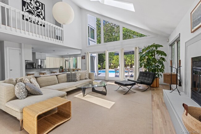 24 Quogue Riverhead Rd in Quogue, NY - Building Photo - Building Photo