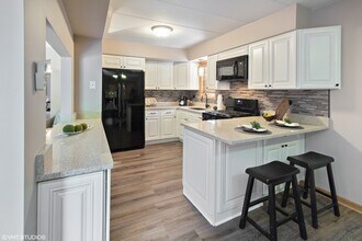 616 E 5th Ave in Naperville, IL - Building Photo - Building Photo