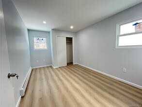 34-22 Brookside St in New York, NY - Building Photo - Building Photo