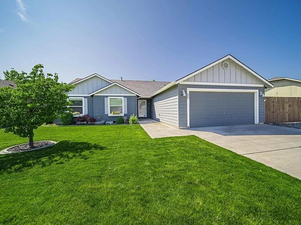 536 S Irving Pl in Kennewick, WA - Building Photo