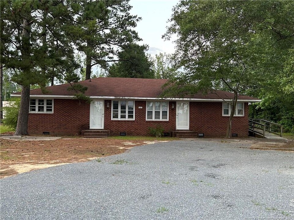405 Chavis St in Pembroke, NC - Building Photo