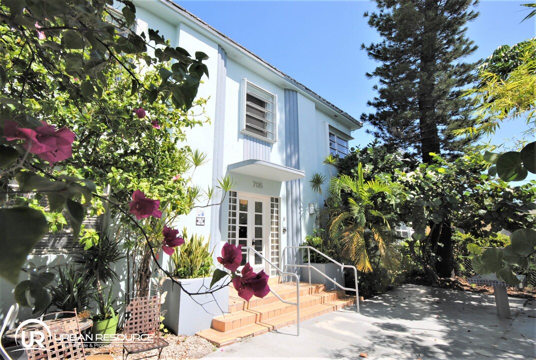 7135 Carlyle Ave in Miami Beach, FL - Building Photo