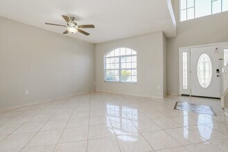 4560 Ficus Tree Rd in Kissimmee, FL - Foto de edificio - Building Photo