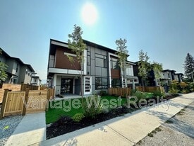 867-867 Morrison Ave in Kelowna, BC - Building Photo