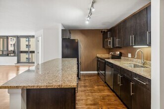 222 E Pearson St, Unit 1609 in Chicago, IL - Building Photo - Building Photo
