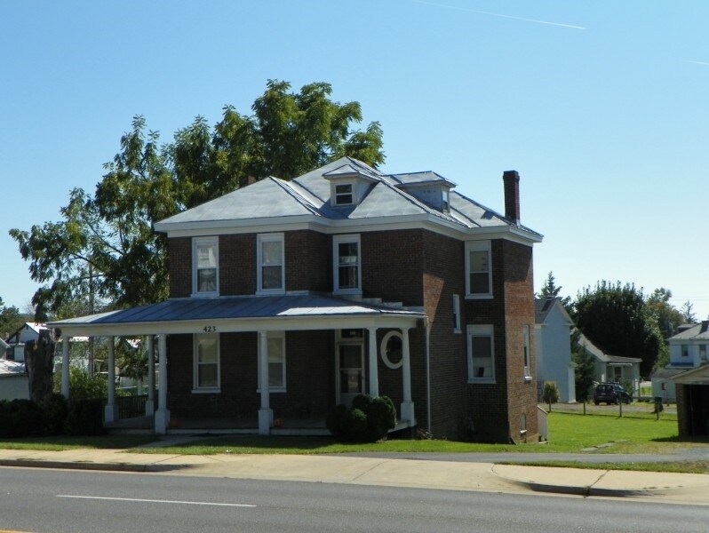 West Market Student Housing in Harrisonburg, VA - Foto de edificio