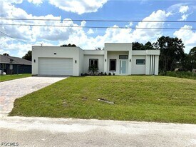 515 Broadway Ave in Lehigh Acres, FL - Building Photo