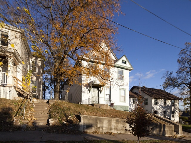 611 Perry Ave in Davenport, IA - Foto de edificio - Building Photo