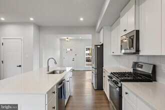 2 Rosemary Wy in Mount Laurel, NJ - Building Photo - Building Photo