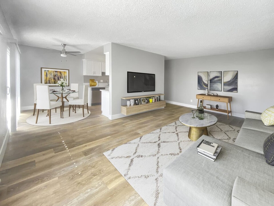 Summit La Crescenta in La Crescenta, CA - Building Photo