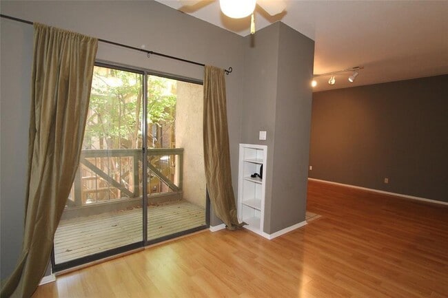property at 806 W 24th St