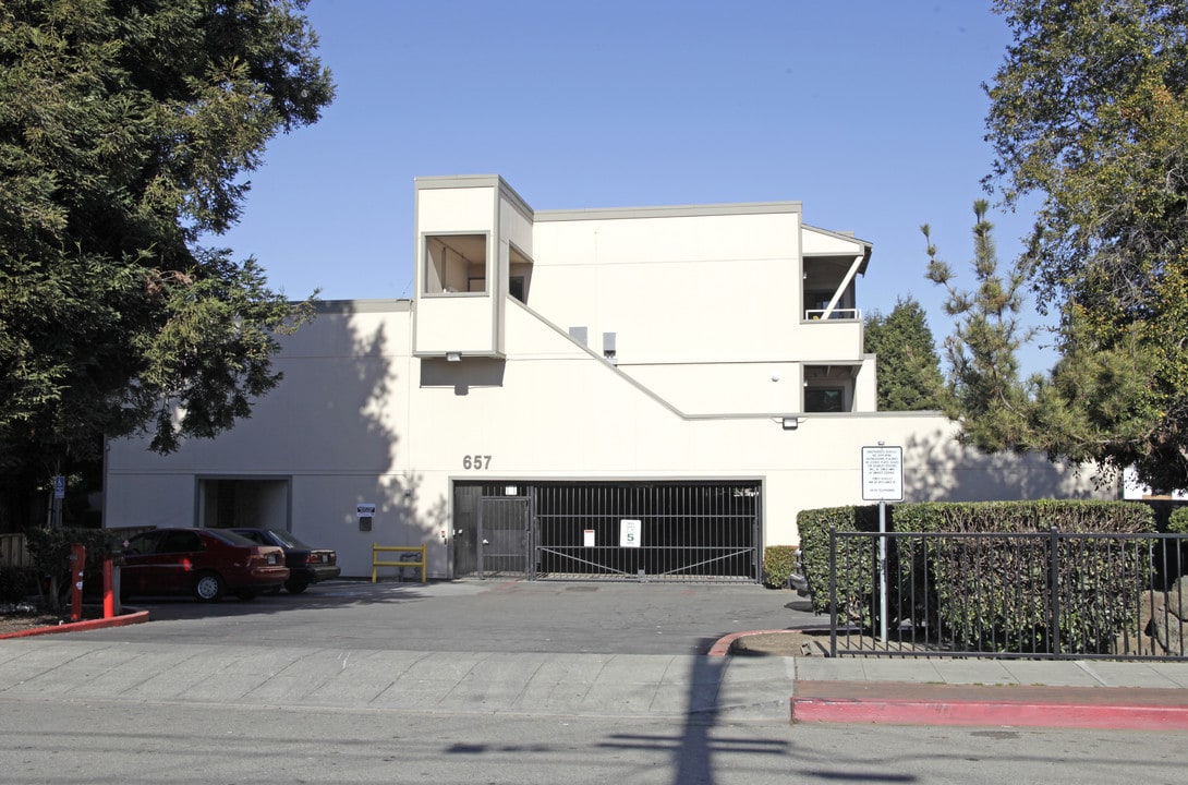 Wittenberg Manor Apartments in Hayward, CA - Foto de edificio