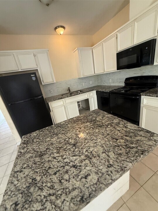 10642 Logger Pines Trail in Houston, TX - Building Photo