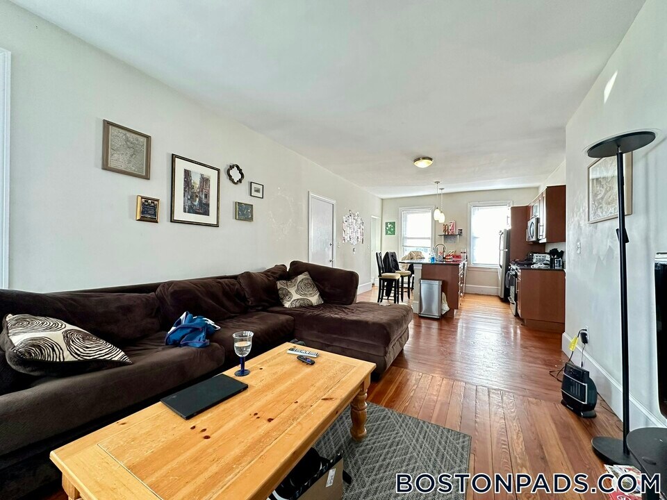 12 Wensley St in Roxbury Crossing, MA - Building Photo