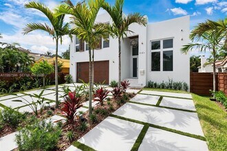 1615 NE 3rd Ct in Fort Lauderdale, FL - Foto de edificio - Building Photo