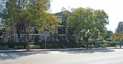 Claremont Villas in Claremont, CA - Building Photo - Building Photo