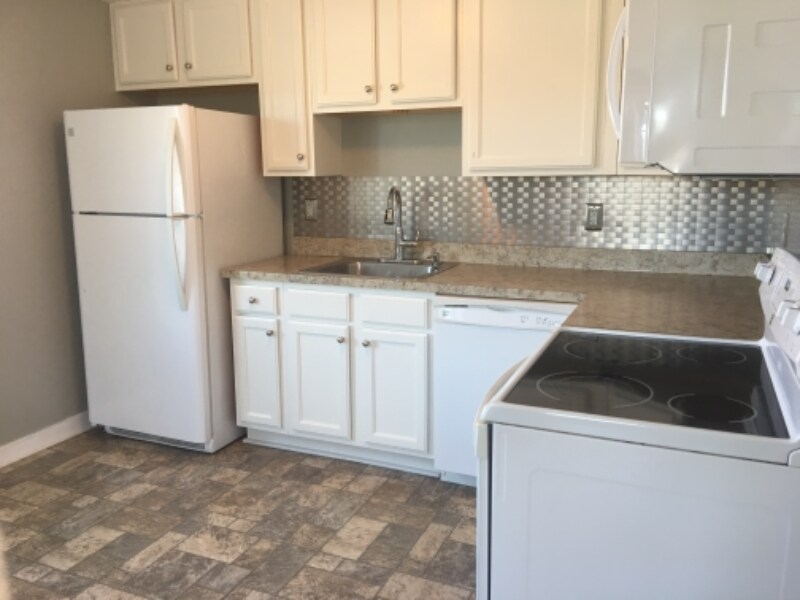 1002 Main St in Dillwyn, VA - Building Photo