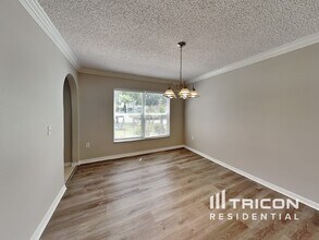 12610 Lake Vista Dr in Gibsonton, FL - Building Photo - Building Photo
